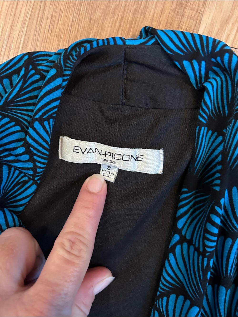 Evan Picone Blue Fan-Print V-Neck Midi Dress - Picture 3 of 8